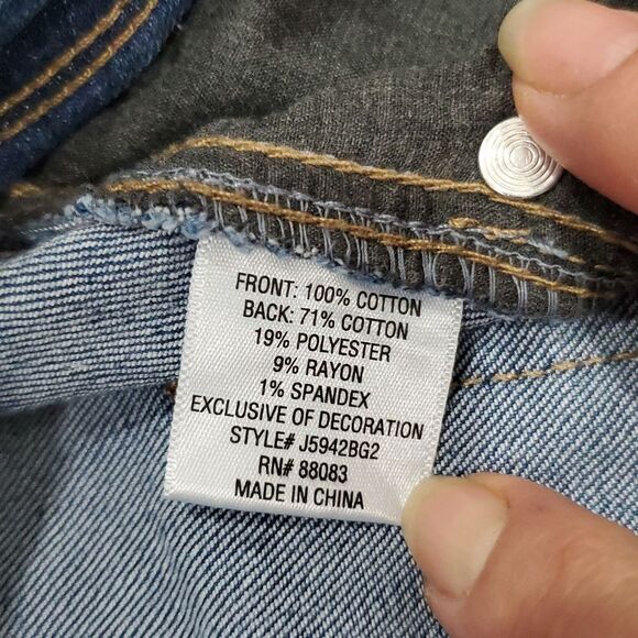 Harper Denim Distressed Embroidered Shorty Shorts Womens, Size 29 - Picture 6 of 7